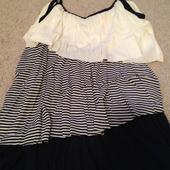 **SOLD** Ruffle tiered tank - Picture 2 of 2