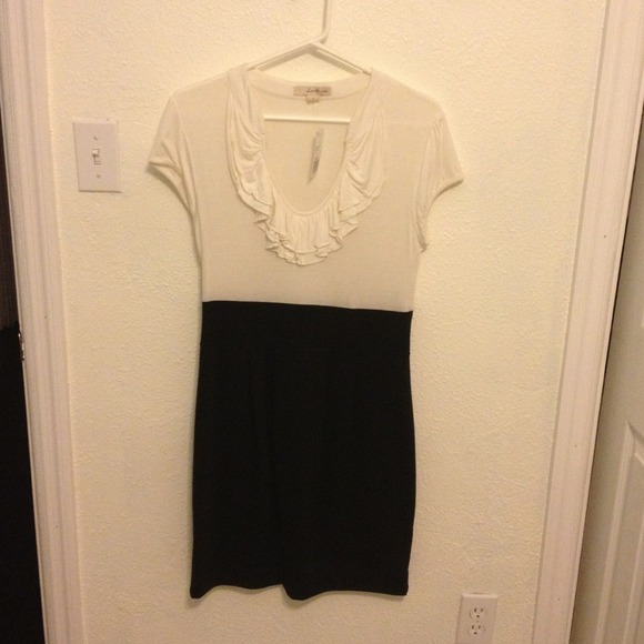 Black and white dress. Ruffle neck