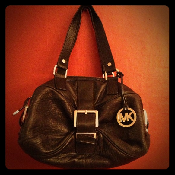 💯 Authentic Michael Kors satchel
