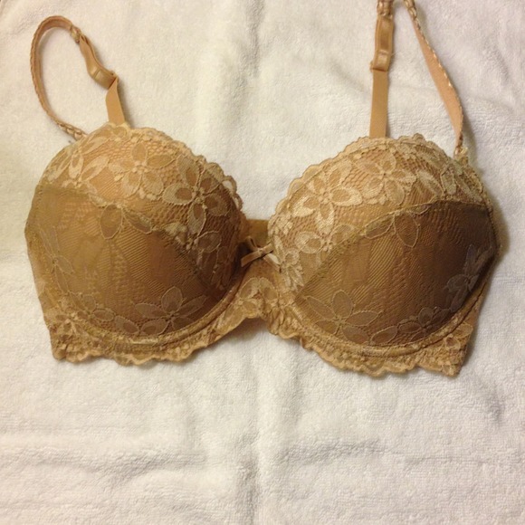 Le Mystere no. 9 Bra in nude lace.