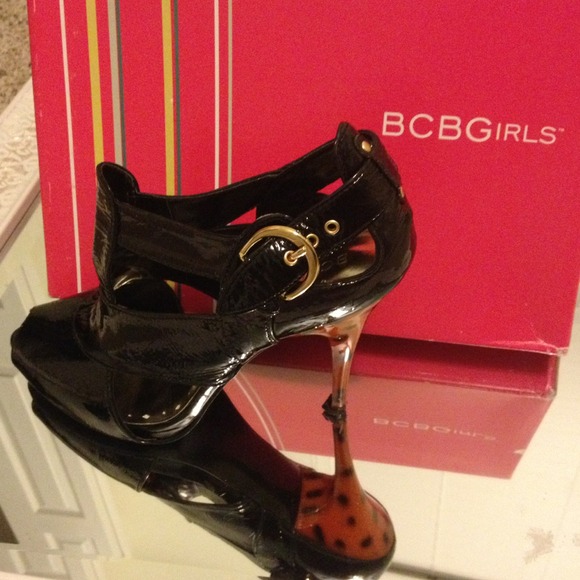 BCBG black peep toe patent leather heel