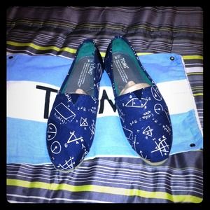 NWOT authentic TOMS size 8