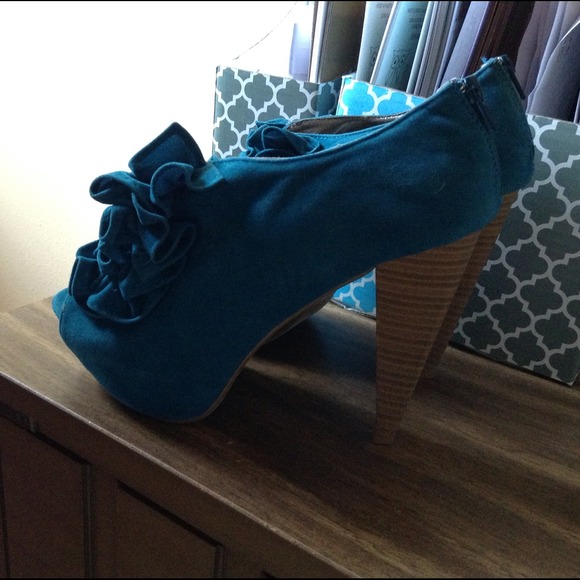 SOLD - Picture 2 of 4