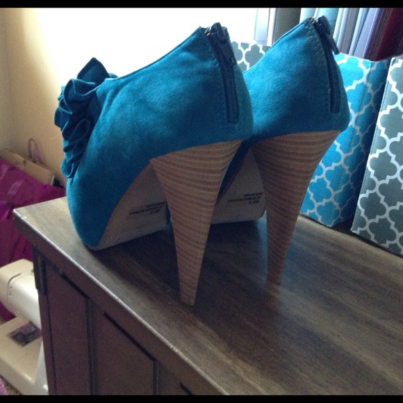 SOLD - Picture 3 of 4