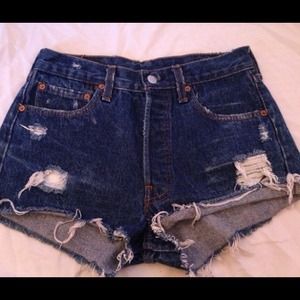 **SOLD** High waisted dark-wash shorts!