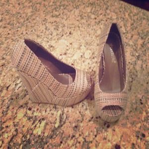 Neutral Colored Wedges