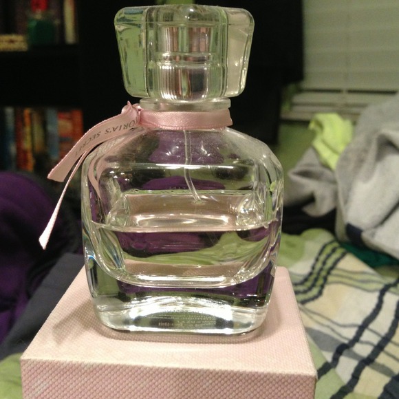 VS Rose de Mai perfume