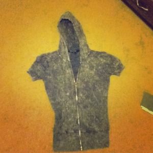 A cute short sleeves grey destroyed look jacket.