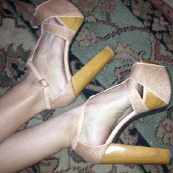 Size 10, Jessica Simpson pumps.