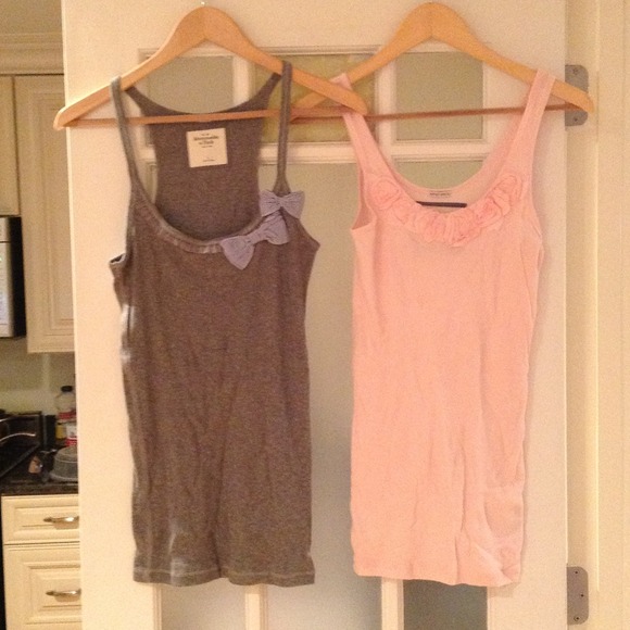 🚫Sold in bundle Abercrombie tanks