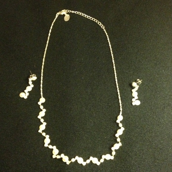 Necklace with matching errings