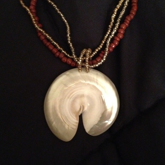 Shell necklace - Picture 2 of 4