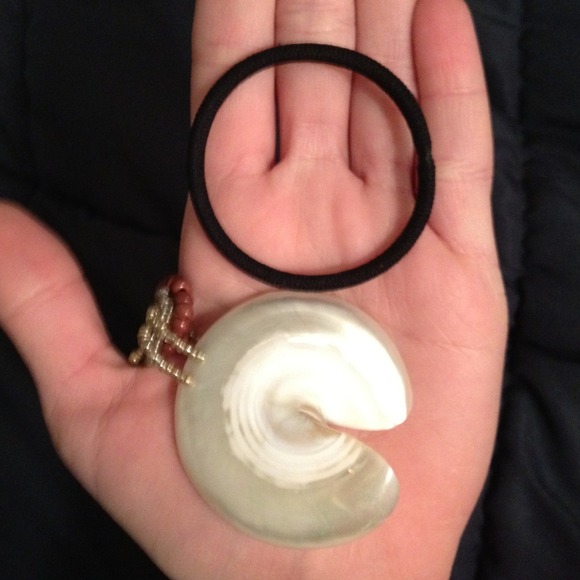 Shell necklace - Picture 4 of 4