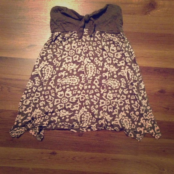 Cute green top!