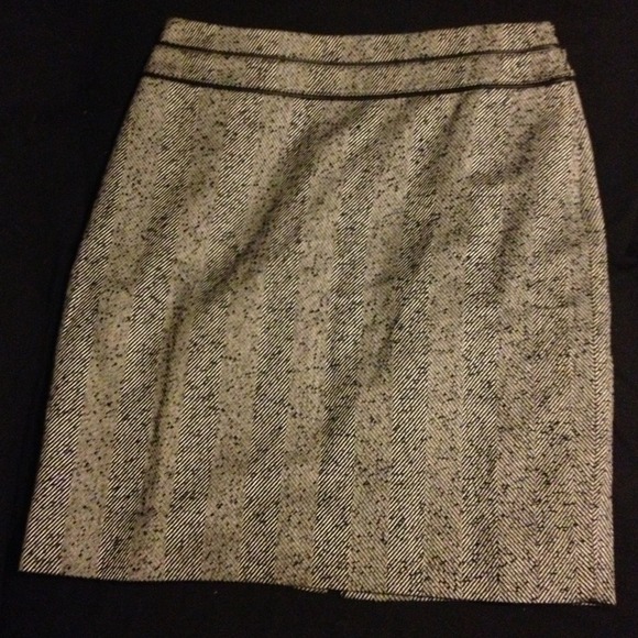 White House | Black Market Houndstooth Skirt
