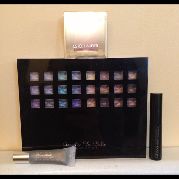 Eyeshadow/ lip  palette bundle. Cc necklace.
