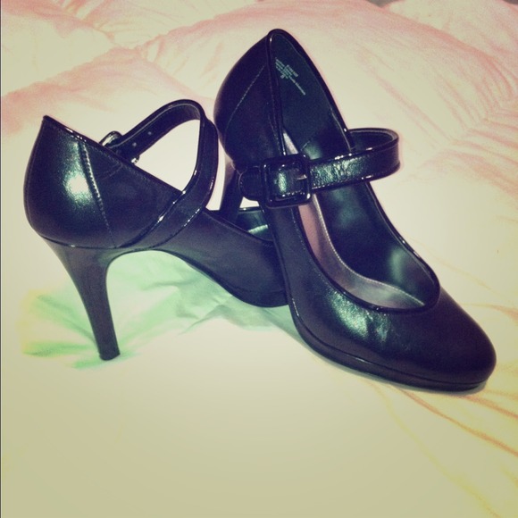 Black closed toe pumps