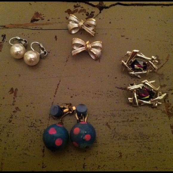 4 pairs of clip on earrings