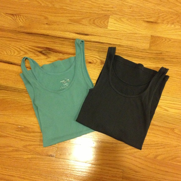 ❌SOLD in bundle❌ J. Crew Favorite Tank Bundle