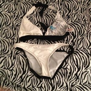 ✨RESERVED ✨Bikini 😎NEVER WORN😎