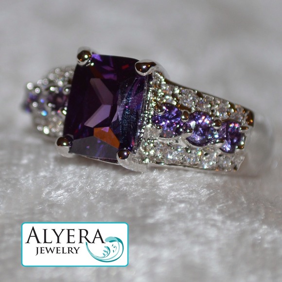💢💢SOLD!!💢💢NEW! Amethyst Bling Ring! 10K WGF