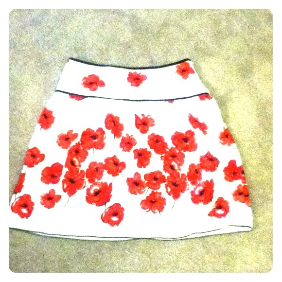 Super cute spring skirt!