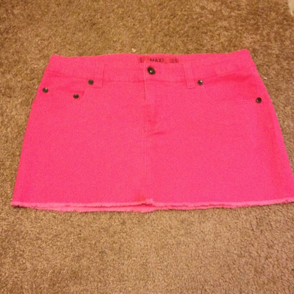 NWOT hot pink skirt, MAX Rave size 13
