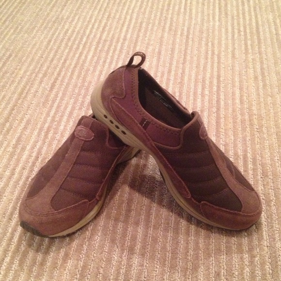 SOLD!! Easy Spirit slip ons