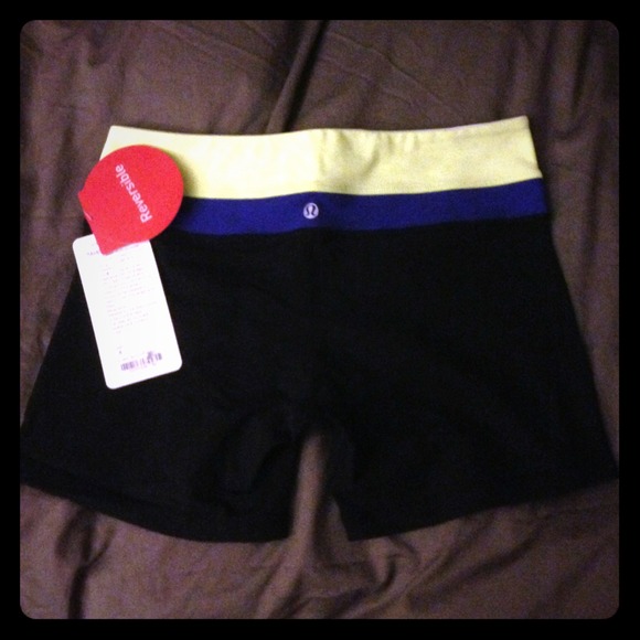 ***SOLD***LULULEMON Reverse Groove Short