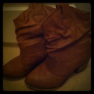 ✨Reserved for cglasl✨ Brown Cowgirl Ankle Boots