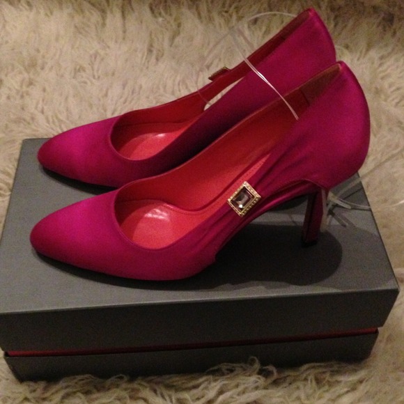 Must have JUDITH LEIBER satin shoes