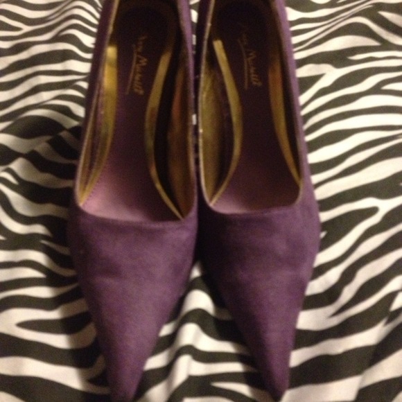 Plum pointy pumps