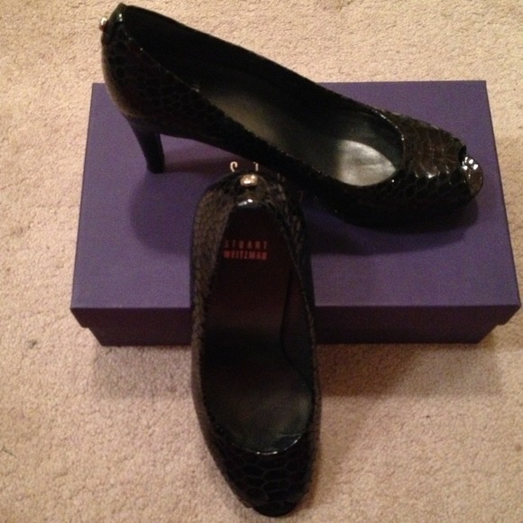 💯% Authentic Stuart Weitzman Shoe