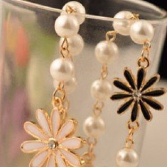 Pick A Daisy Necklace (NEW!)