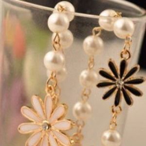 Pick A Daisy Necklace (NEW!)