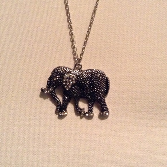 Elephant pendant necklace