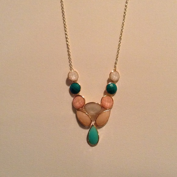 Bib necklace - Picture 2 of 2