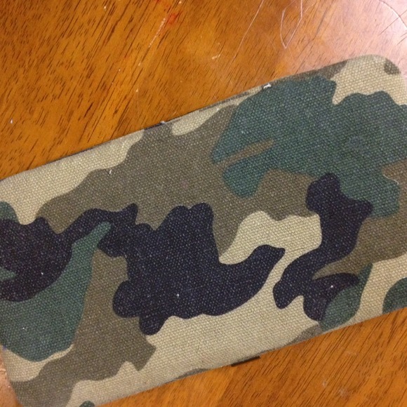 Camo wallet