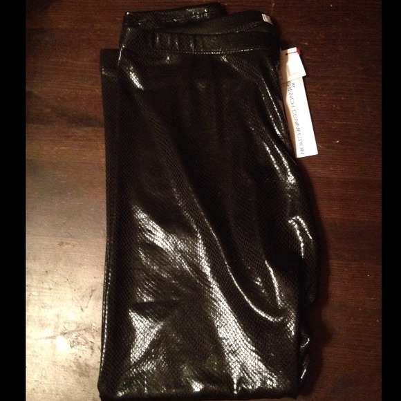 ✂REDUCED✂French Connection black shiny leggings