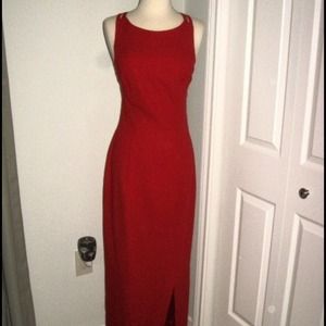 Sexy formal with spectacular rear view.  Size 5?