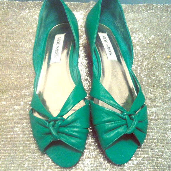 ❌SOLD IN BUNDLE❌Steve Madden Green sandals wedges