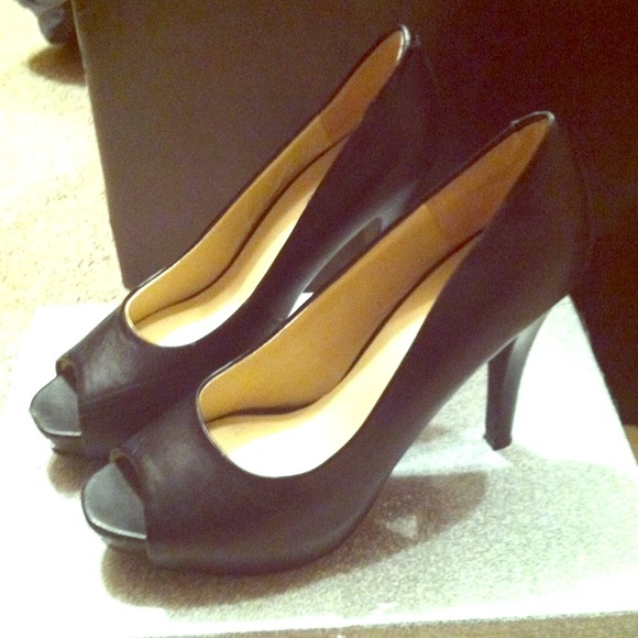 Black peep toes!!