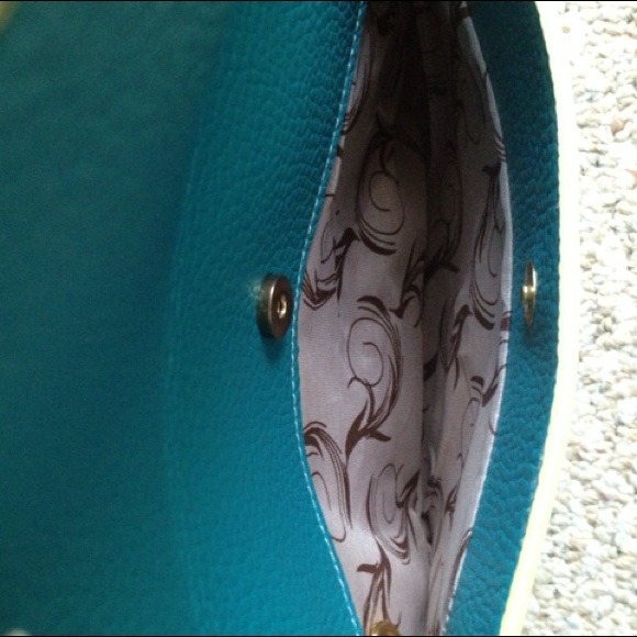 Envelope clutch with chain strap - Picture 2 of 3