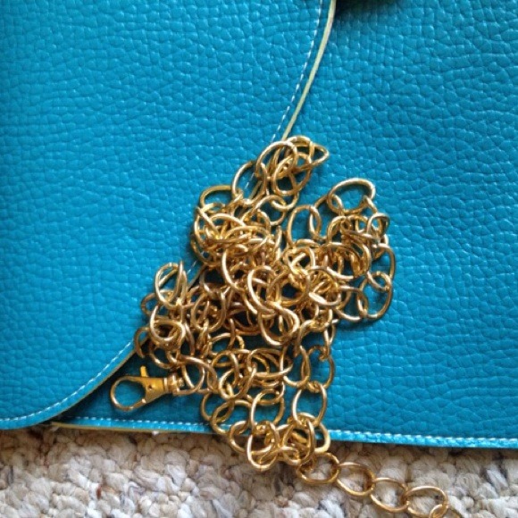 Envelope clutch with chain strap - Picture 3 of 3