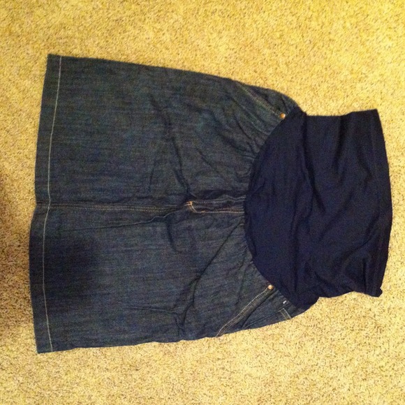 ⬇⬇Maternity jean skirt. Liz Lang sz M