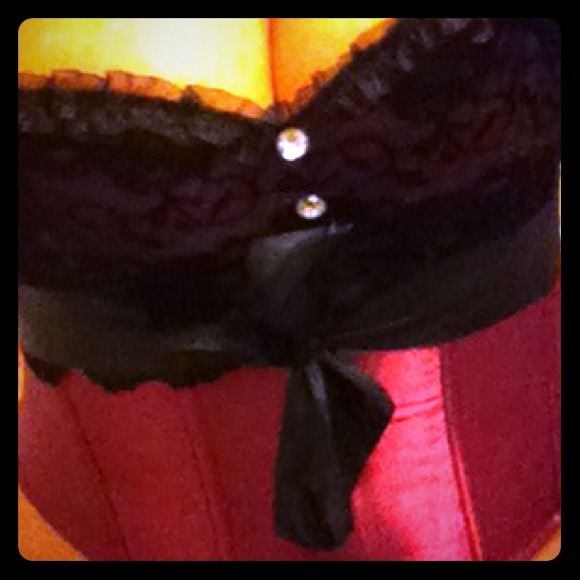 @lesmo91 Sexy violet/black lace corset top