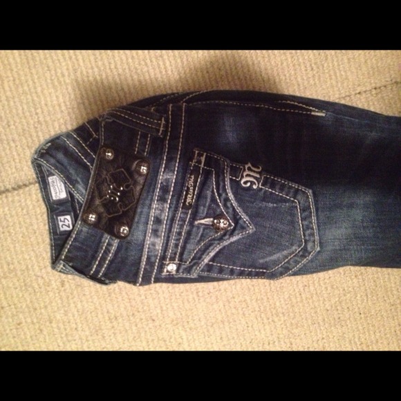 Miss me straight leg wash.  Diamond studs! - Picture 2 of 4