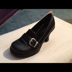 SIZE 5.5 PETITE LEI LOW HEELS