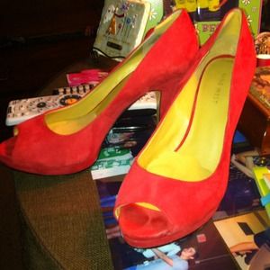 Size 8 Nine West red heels