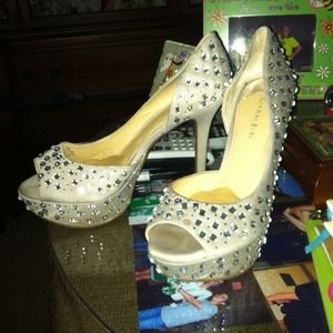 Size 8 Gianni Binni heels.